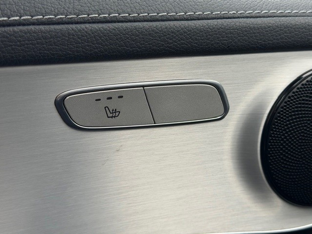 Mercedes-Benz GLC 250 d 4MATIC AMG l Panoramadak l Trekhaak l Stoelverwarming I Camera I PTS l LED l 50955062-2.jpg | Sterdome B.V.