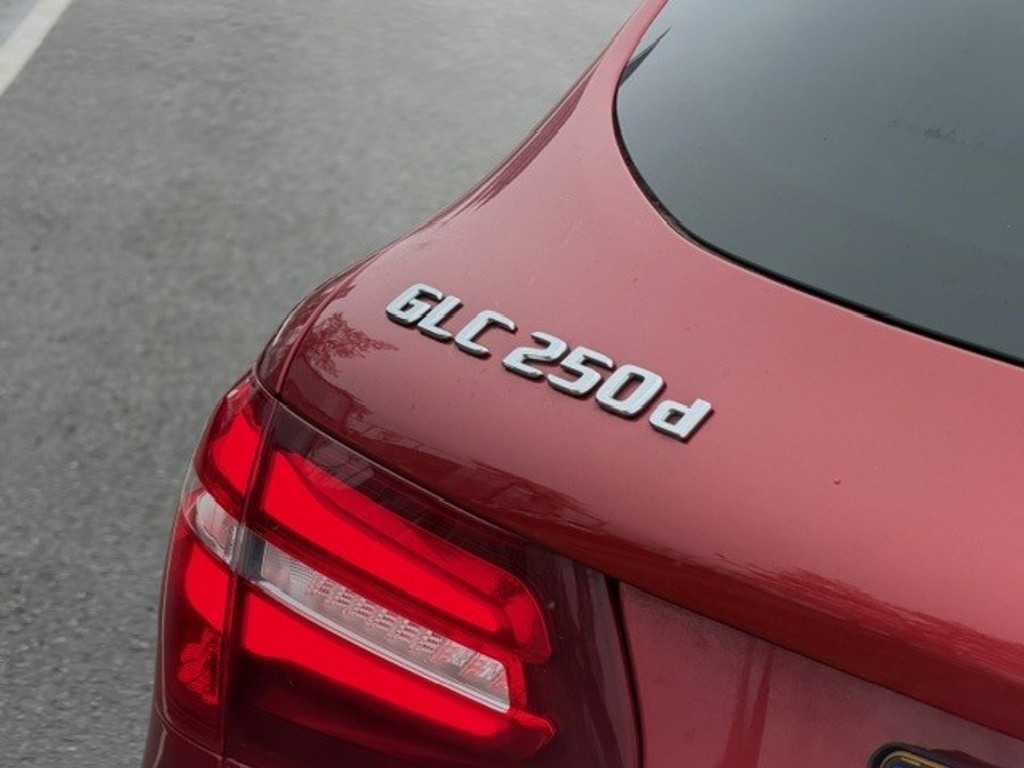 Mercedes-Benz GLC 250 d 4MATIC AMG l Panoramadak l Trekhaak l Stoelverwarming I Camera I PTS l LED l 50955062-4.jpg | Sterdome B.V.