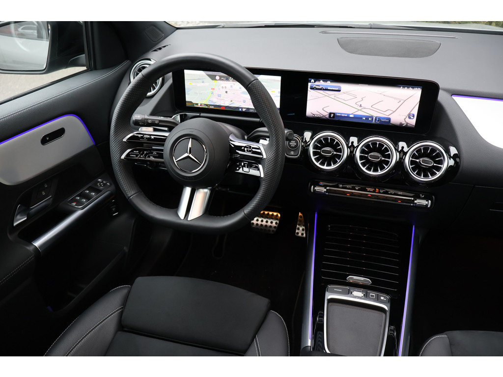 Mercedes-Benz GLA 180 AMG Line I 2025 I Panorama dak I MANUFAKTUR Alpine Grijs I Trekhaak I Stoelverwarming I MULTIBEAM Led I Camera I 51282224-1.jpg | Sterdome B.V.