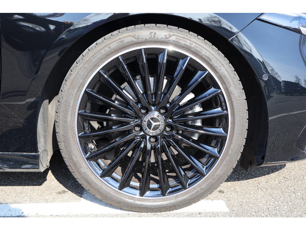 Mercedes-Benz A-Klasse 180 Business Solution AMG I 2025 I Panorama dak I Multibeam l 360 camera I KEYLESS I Sfeerverlichting I Stoelverwarming I Spaak 51790934-3.jpg | Sterdome B.V.