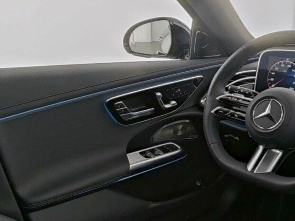 Mercedes-Benz E-Klasse Estate 300 e Edition AMG Line l Airmatic l Panoramadak l 360 gr Camera l Distronic l MBUX l Burmester 4D l Winterpakket l Digita 51962286-4.jpg | Sterdome B.V.