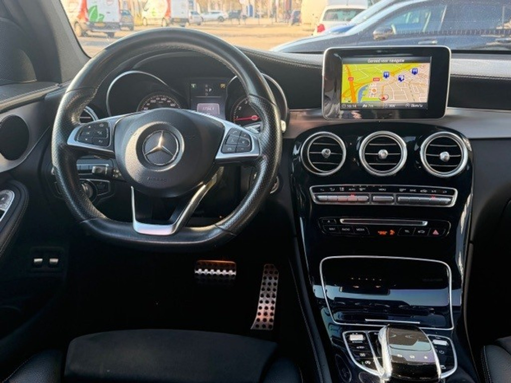Mercedes-Benz GLC 250 4MATIC AMG l Luchtvering Airmatic l Camera l LED High Performance l Stoelverwarming l Multispaak l Bluetooth l Elektr. bedie 52299740-1.jpg | Sterdome B.V.