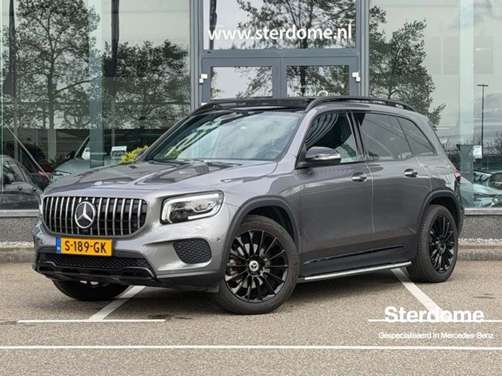 Mercedes-Benz GLB 200 Premium I Panorama dak I Widescreen I Stoelverwarming I AMG Look Velgen l Panamericana grille l Lederen Artico Interieur I 52456767-0.jpg | Sterdome B.V.