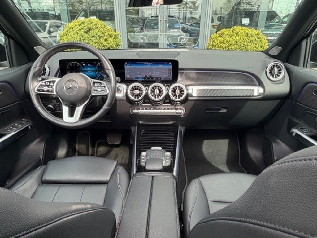 Mercedes-Benz GLB 200 Premium I Panorama dak I Widescreen I Stoelverwarming I AMG Look Velgen l Panamericana grille l Lederen Artico Interieur I 52456767-1.jpg | Sterdome B.V.