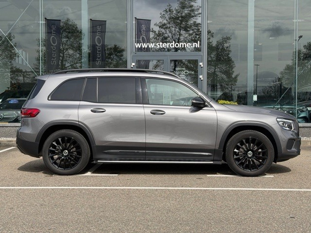 Mercedes-Benz GLB 200 Premium I Panorama dak I Widescreen I Stoelverwarming I AMG Look Velgen l Panamericana grille l Lederen Artico Interieur I 52456767-2.jpg | Sterdome B.V.