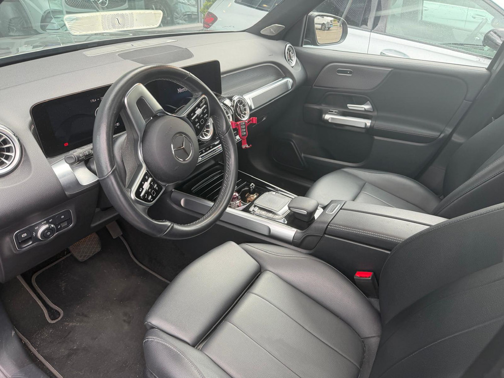 Mercedes-Benz GLB 200 Premium I Panorama dak I Widescreen I Stoelverwarming I Lederen Artico Interieur I 52456767-3.jpg | Sterdome B.V.