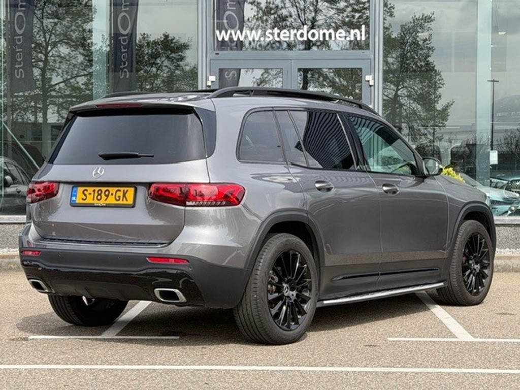 Mercedes-Benz GLB 200 Premium I Panorama dak I Widescreen I Stoelverwarming I AMG Look Velgen l Panamericana grille l Lederen Artico Interieur I 52456767-3.jpg | Sterdome B.V.