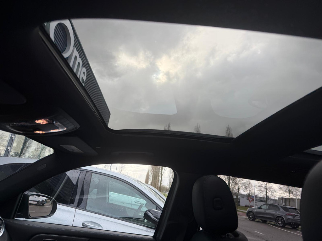 Mercedes-Benz GLB 200 Premium I Panorama dak I Widescreen I Stoelverwarming I Lederen Artico Interieur I 52456767-4.jpg | Sterdome B.V.