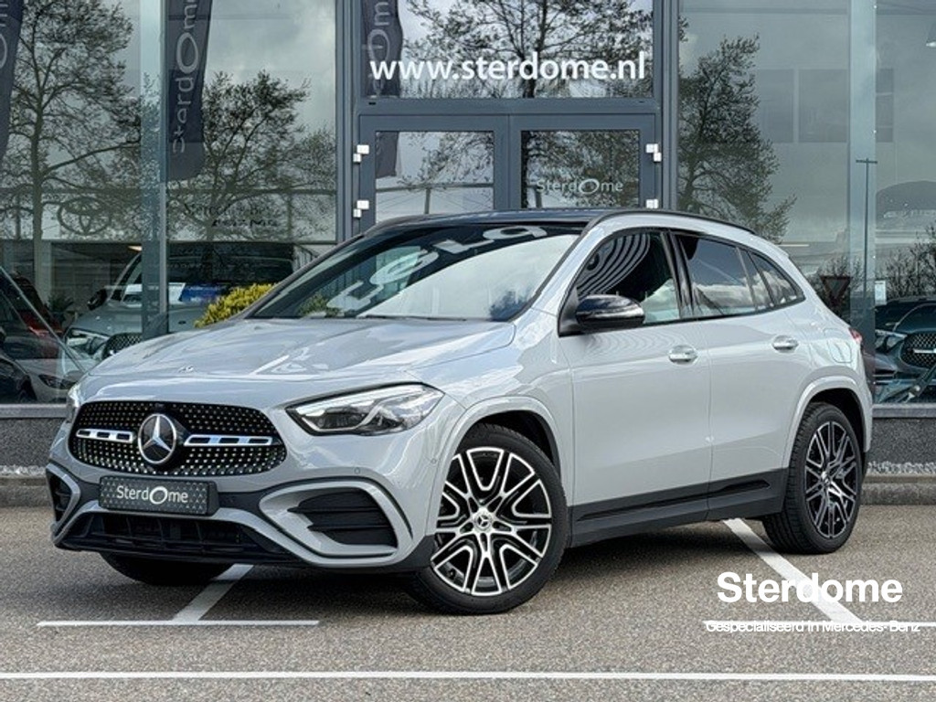 Mercedes-Benz GLA 200 Business Solution AMG l Panoramadak l MBUX l MULTIBEAM LED l Keyless Go l Camera l Wegklapbare trekhaak l Night pakket l Spiegel pakket l 52505484-0.jpg | Sterdome B.V.