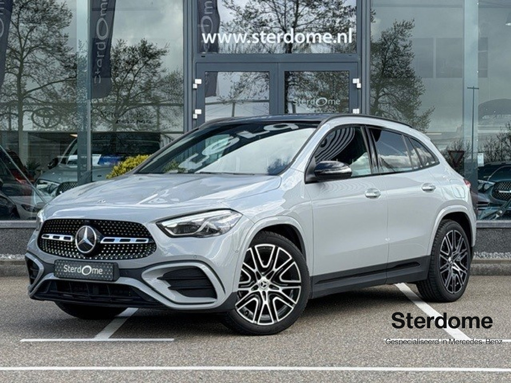 Mercedes-Benz GLA 200 Business Solution AMG l Panoramadak l MBUX l MULTIBEAM LED l Keyless Go l Camera l Wegklapbare trekhaak l Night pakket l Spiegel pakket l 52505484-0.jpg | Sterdome B.V.