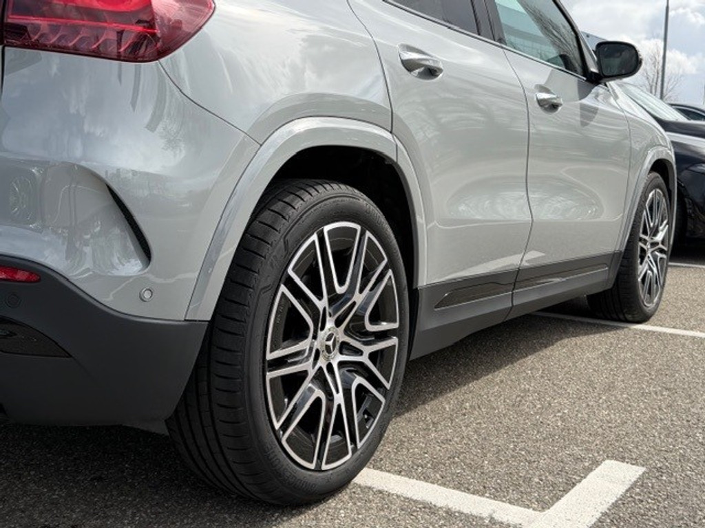 Mercedes-Benz GLA 200 Business Solution AMG l Panoramadak l MBUX l MULTIBEAM LED l Keyless Go l Camera l Wegklapbare trekhaak l Night pakket l Spi 52505484-4.jpg | Sterdome B.V.