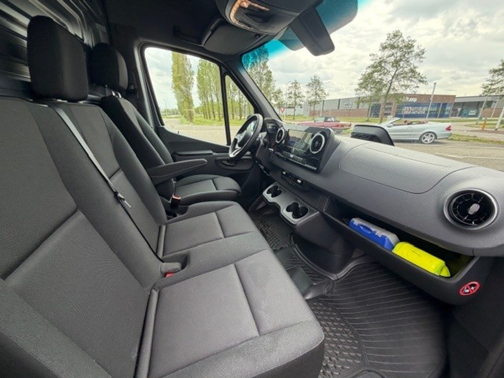 Mercedes-Benz Sprinter 319 1.9 CDI L2 Night Edition l Distronic l LED High Performance l Geveerde best. stoel l MBUX l Smartphone Integratie l Trekhaak 52886202-1.jpg | Sterdome B.V.