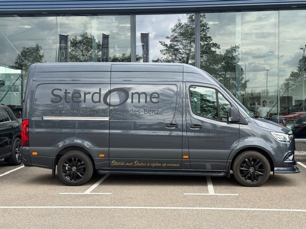 Mercedes-Benz Sprinter 319 1.9 CDI L2 Night Edition l Distronic l LED High Performance l Geveerde best. stoel l MBUX l Smartphone Integratie l Trekhaak 52886202-2.jpg | Sterdome B.V.