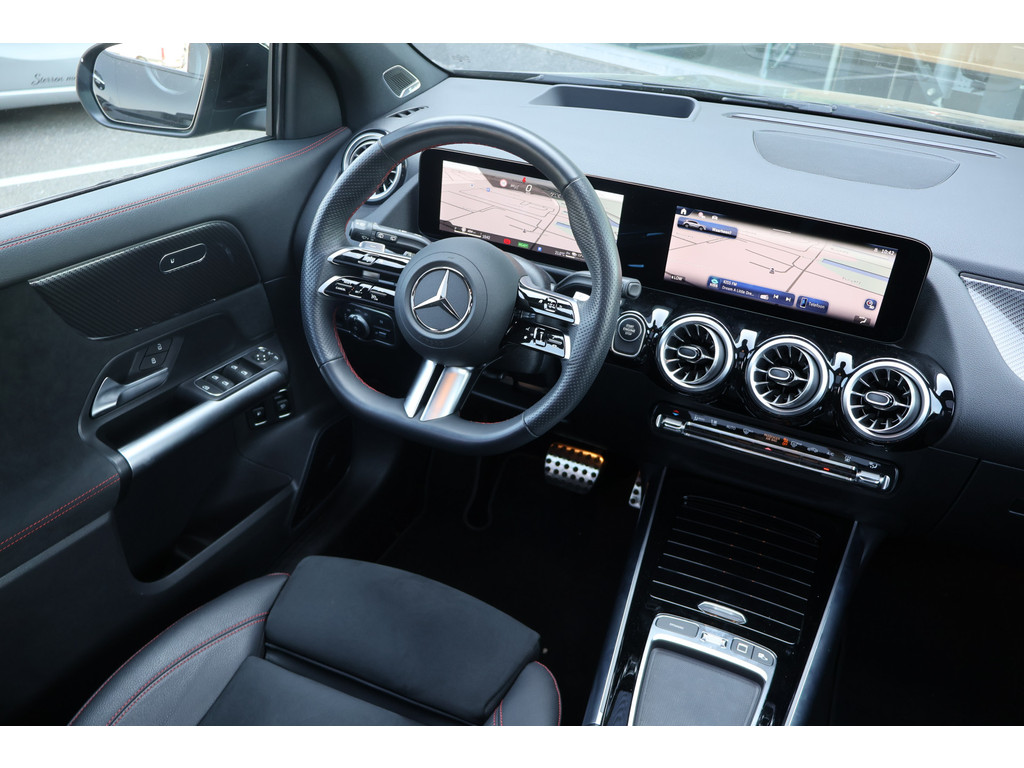 Mercedes-Benz GLA 250 e Star Edition AMG Line l Panoramadak l Distronic I MBUX l 360 camera I Sfeerverlichting I Wegklapbare trekhaak l HUD l Airc 53348744-1.jpg | Sterdome B.V.