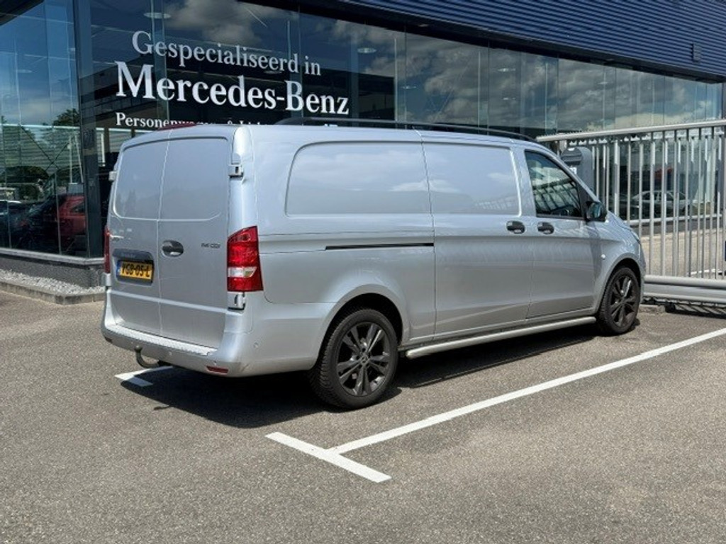 Mercedes-Benz Vito 114 CDI Extra Lang l Camera l Trekhaak l PTS l THERMOTRONIC l Intelligent Light systeem l Tweezitsbank l Betimmerd l 54252457-2.jpg | Sterdome B.V.