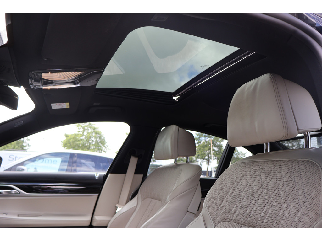 BMW 7 Serie 750i xDrive High Executive 449 PK I Schuif- kanteldak I Luchtvering I 360 camera I Softclose I B & W I Stoelverwarming/ventilati 54306810-1.jpg | Sterdome B.V.