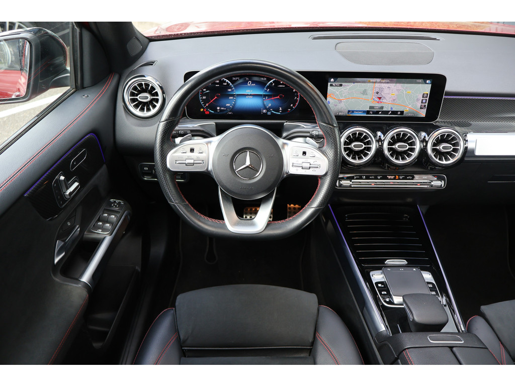 Mercedes-Benz GLB 200 Business Solution AMG 163 PK I Panoramadak I Trekhaak I Stoelverwarming I Tempomaat I Camera I Elektrische stoelen I Mulitib 54450531-1.jpg | Sterdome B.V.
