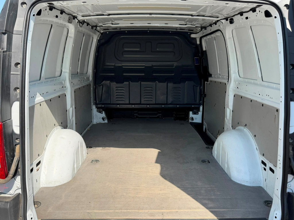 Mercedes-Benz Vito 114 CDI Lang 2.0 RWD I Trekhaak I Automaat I Distronic I Stoelverwarming I Camera I Audi MB 40 I Alarm klasse 3 I DAB I Airco l Regensensor l Tweezitsbank l 54554393-3.jpg | Sterdome B.V.