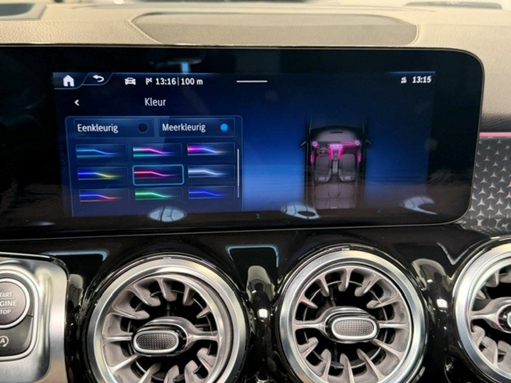 Mercedes-Benz GLB 200 AMG Line Premium Plus l Panoramadak l MBUX l Multibeam LED l 360 gr Camera l Wegklapbare trekhaak l Keyless Go l Sfeerverlic 54618542-10.jpg | Sterdome B.V.