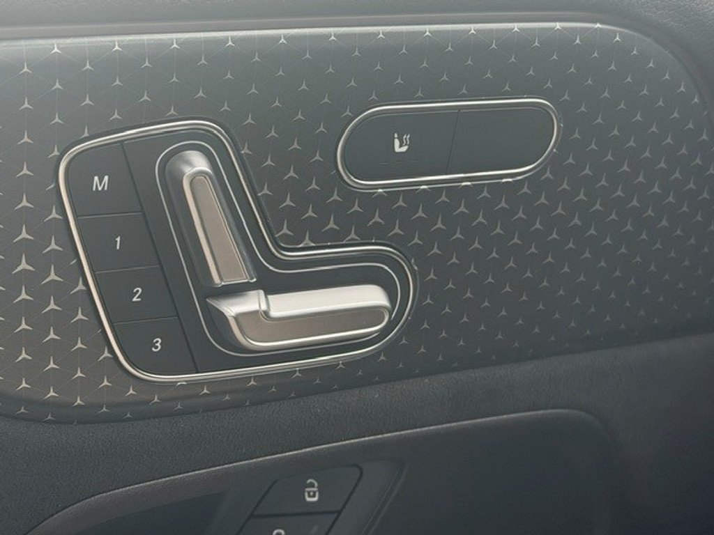 Mercedes-Benz GLB 200 AMG Line Premium Plus l Panoramadak l MBUX l Multibeam LED l 360 gr Camera l Wegklapbare trekhaak l Keyless Go l Sfeerverlic 54618542-12.jpg | Sterdome B.V.