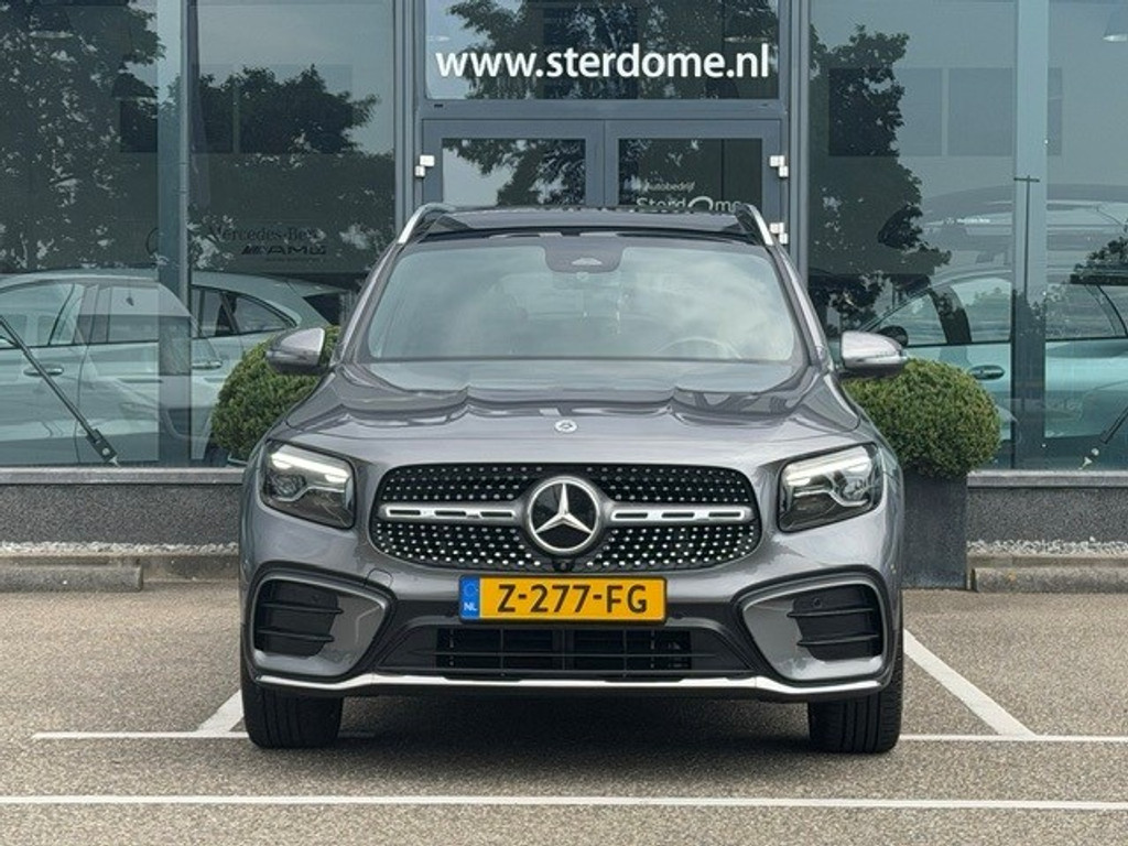 Mercedes-Benz GLB 200 AMG Line Premium Plus l Panoramadak l MBUX l Multibeam LED l 360 gr Camera l Wegklapbare trekhaak l Keyless Go l Sfeerverlic 54618542-18.jpg | Sterdome B.V.