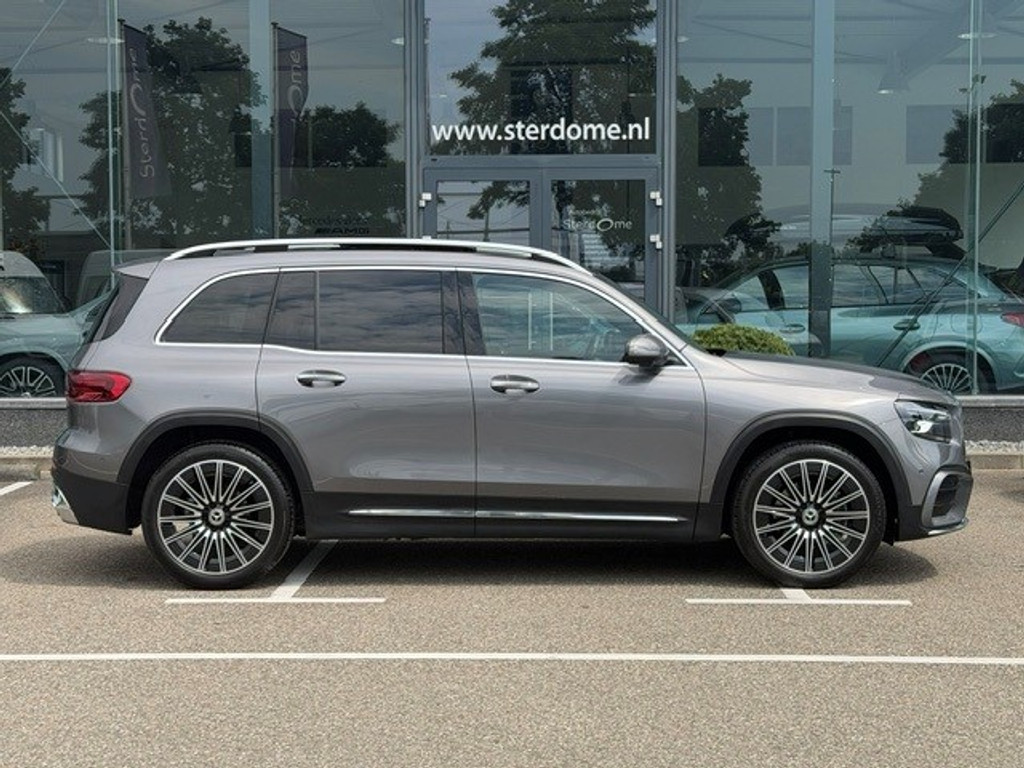 Mercedes-Benz GLB 200 AMG Line Premium Plus l Panoramadak l MBUX l Multibeam LED l 360 gr Camera l Wegklapbare trekhaak l Keyless Go l Sfeerverlic 54618542-2.jpg | Sterdome B.V.