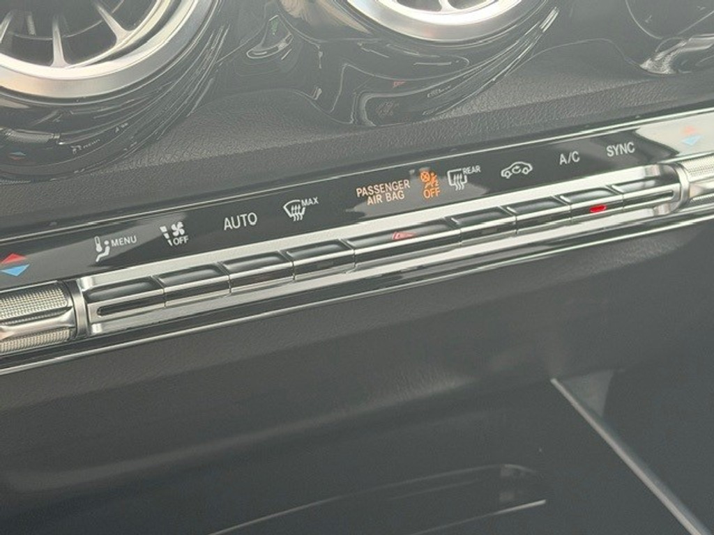 Mercedes-Benz GLB 200 AMG Line Premium Plus l Panoramadak l MBUX l Multibeam LED l 360 gr Camera l Wegklapbare trekhaak l Keyless Go l Sfeerverlic 54618542-22.jpg | Sterdome B.V.