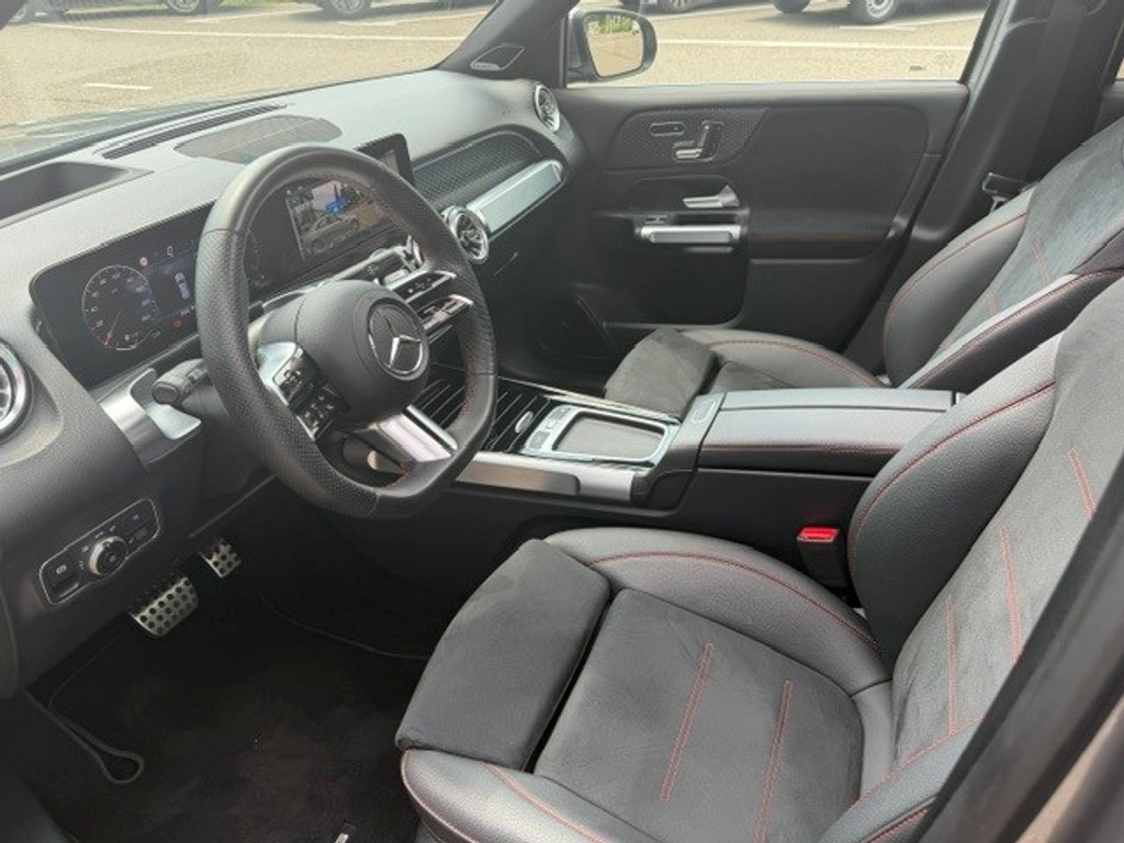 Mercedes-Benz GLB 200 AMG Line Premium Plus l Panoramadak l MBUX l Multibeam LED l 360 gr Camera l Wegklapbare trekhaak l Keyless Go l Sfeerverlic 54618542-26.jpg | Sterdome B.V.