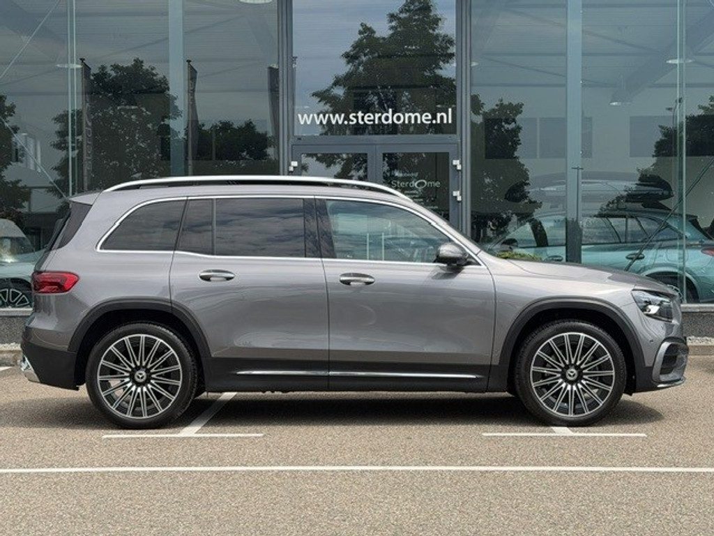 Mercedes-Benz GLB 200 AMG Line Premium Plus l Panoramadak l MBUX l Multibeam LED l 360 gr Camera l Wegklapbare trekhaak l Keyless Go l Sfeerverlic 54618542-28.jpg | Sterdome B.V.