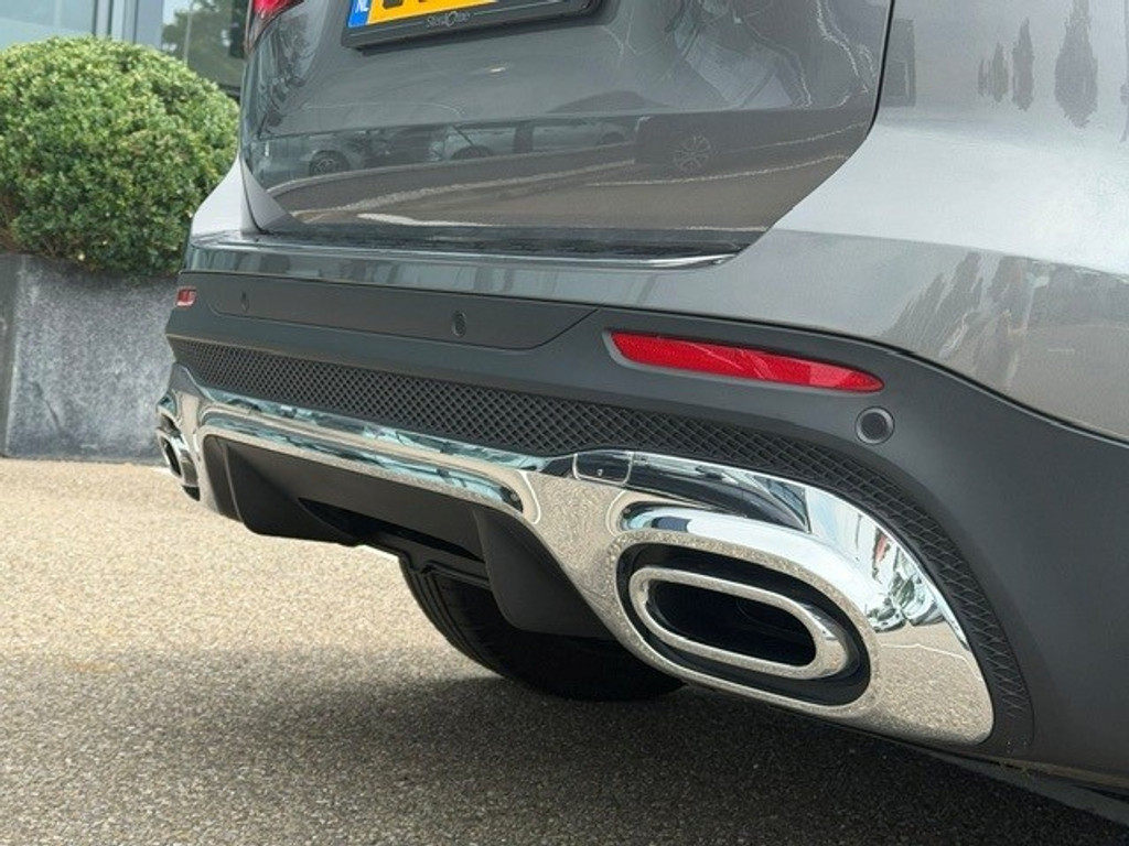 Mercedes-Benz GLB 200 AMG Line Premium Plus l Panoramadak l MBUX l Multibeam LED l 360 gr Camera l Wegklapbare trekhaak l Keyless Go l Sfeerverlic 54618542-30.jpg | Sterdome B.V.