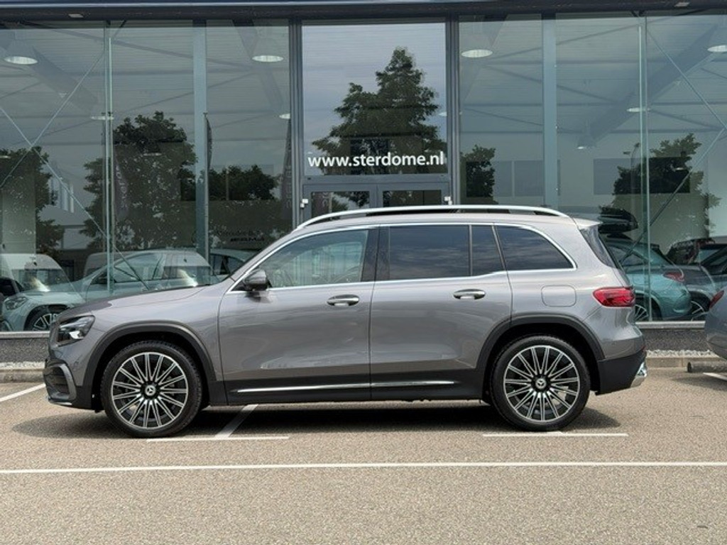 Mercedes-Benz GLB 200 AMG Line Premium Plus l Panoramadak l MBUX l Multibeam LED l 360 gr Camera l Wegklapbare trekhaak l Keyless Go l Sfeerverlic 54618542-39.jpg | Sterdome B.V.