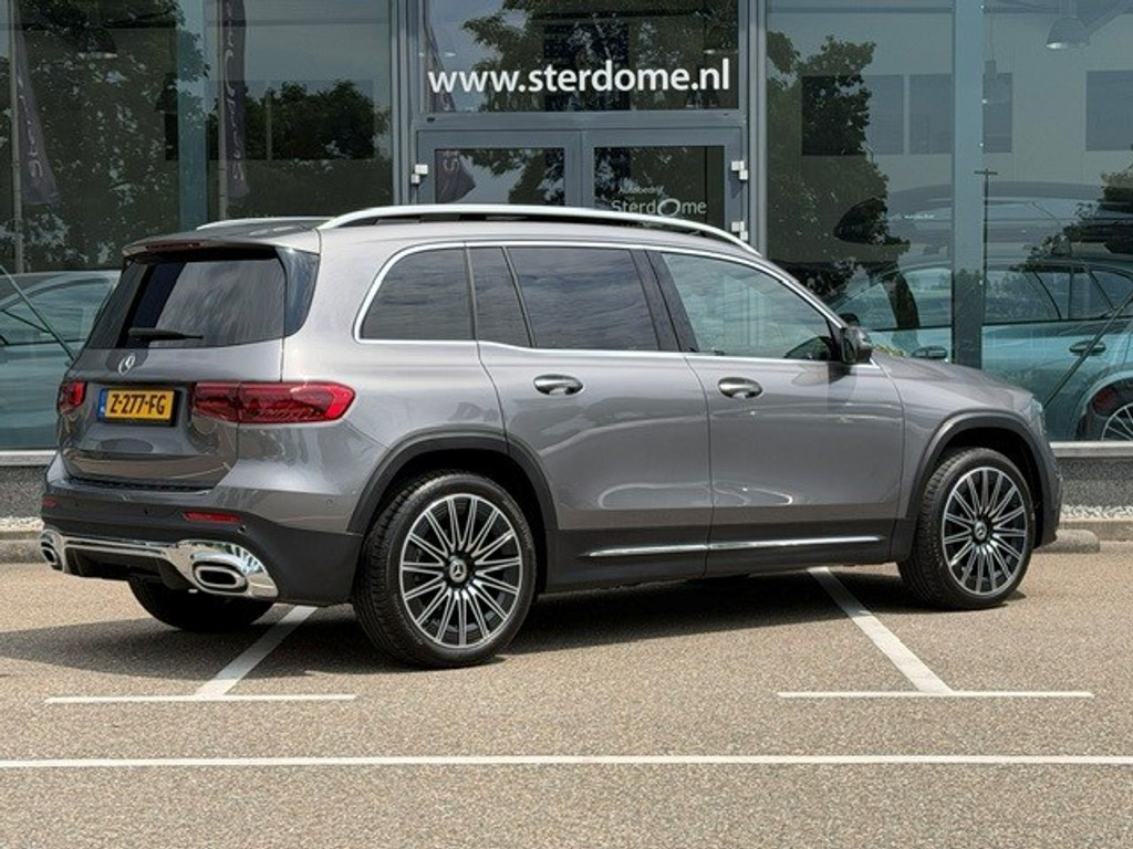 Mercedes-Benz GLB 200 AMG Line Premium Plus l Panoramadak l MBUX l Multibeam LED l 360 gr Camera l Wegklapbare trekhaak l Keyless Go l Sfeerverlic 54618542-4.jpg | Sterdome B.V.