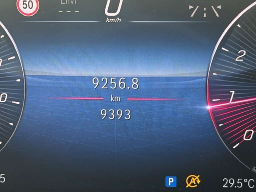 Mercedes-Benz GLB 200 AMG Line Premium Plus l Panoramadak l MBUX l Multibeam LED l 360 gr Camera l Wegklapbare trekhaak l Keyless Go l Sfeerverlic 54618542-6.jpg | Sterdome B.V.