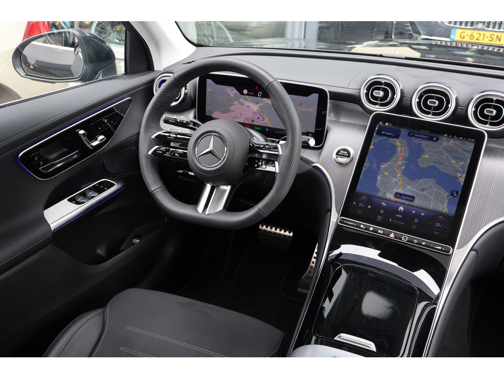 Mercedes-Benz GLC 300 E 4MATIC GLC 300e 4MATIC AMG line l Airmatic l Gestuurde Achteras l Panoramadak l MBUX l Memory l Distronic (via Me) l Wegklapbare trekhaak l Head Up l Smartphone integratie l Winterpakket l 56395478-1.jpg | Sterdome B.V.