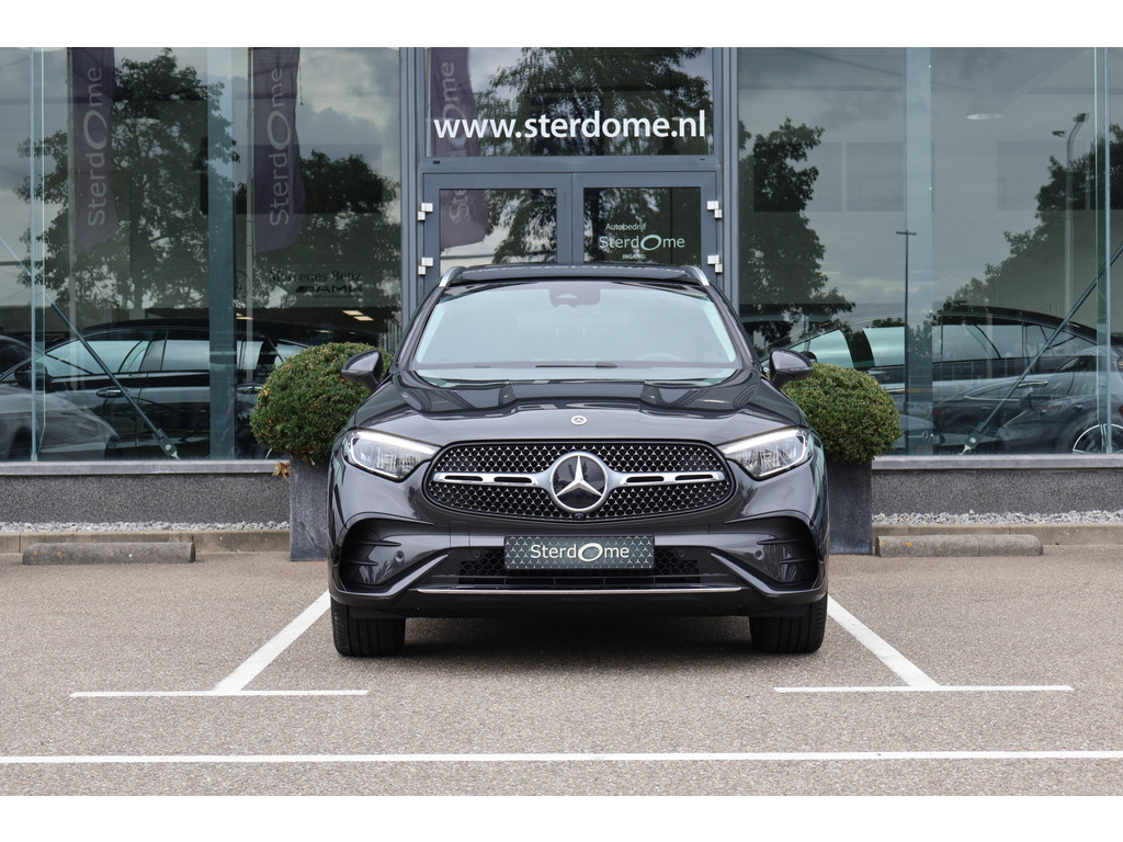 Mercedes-Benz GLC 300 E 4MATIC GLC 300e 4MATIC AMG line l Airmatic l Gestuurde Achteras l Panoramadak l MBUX l Memory l Distronic (via Me) l Wegklapbare trekhaak l Head Up l Smartphone integratie l Winterpakket l 56395478-4.jpg | Sterdome B.V.