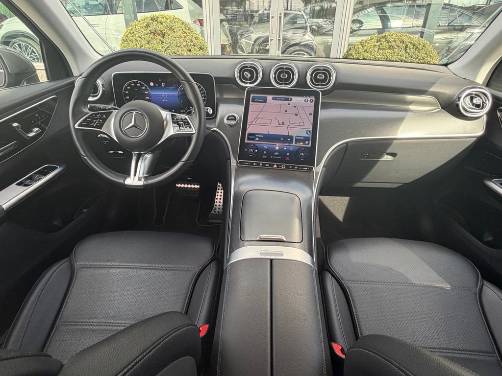 Mercedes-Benz GLC 300e 4MATIC Business Line l MBUX l LED l Wegklapbare trekhaak l Sfeerverlichting l Memory l Elektr. bedienbare achterklep l 360 gr Camera l Airconditioning l Stoelverwarming l Spiegel pakket l 57003901-1.jpg | Sterdome B.V.