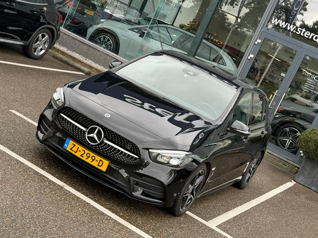 Mercedes-Benz B-Klasse 180 Business Solution AMG l Trekhaak l MBUX l Stoelverwarming l Virtual Cockpit l Smartphone Integratie l Spiegel pakket l LED High Performance l Airconditioning THERMOTRONIC l Night pakket l 57010644-3.jpg | Sterdome B.V.