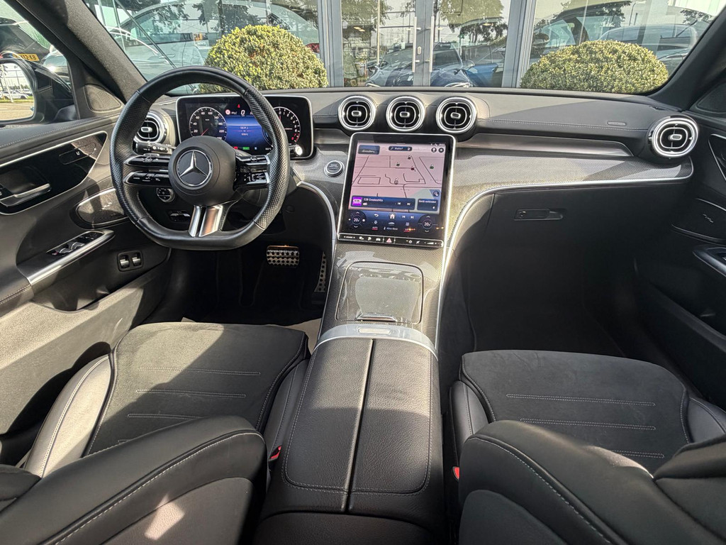 Mercedes-Benz C-Klasse Estate 300 e AMG Line l Panoramadak l LED l MBUX l Distronic l Niveauregeling l Smartphone integratie l Sfeerverlichting l Camera l 57154473-1.jpg | Sterdome B.V.
