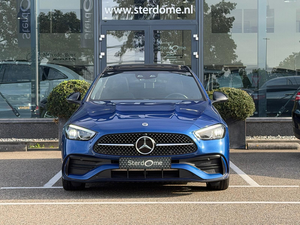 Mercedes-Benz C-Klasse Estate 300 e AMG Line l Panoramadak l LED l MBUX l DISTRONIC l Niveau regeling l Smart phone integratie l Sfeer verlichting l Camera l 57154473-4.jpg | Sterdome B.V.