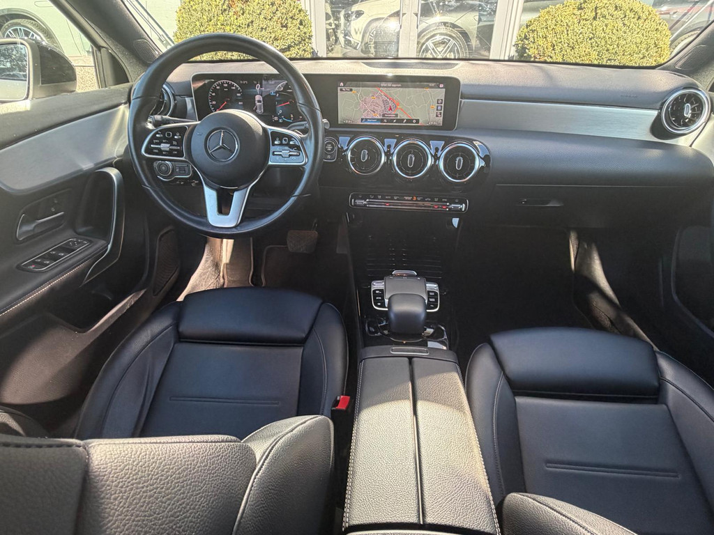 Mercedes-Benz A-Klasse 220 Launch Edition l Panoramadak l MBUX l Camera l Night pakket l Augmented Reality l LED High Performace l LEDER Twin l Spiegel pakket l Parkeer pakket l Cruise controle l Automatische airco l 57181512-1.jpg | Sterdome B.V.